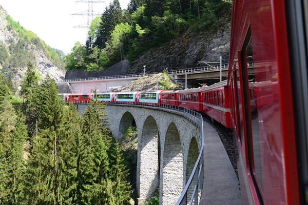 ไปนั่ง Glacier Express รถด่วนขบวนที่ช้าที่สุดในโลกกัน ไปนั่ง Glacier Express รถด่วนขบวนที่ช้าที่สุดในโลกกัน