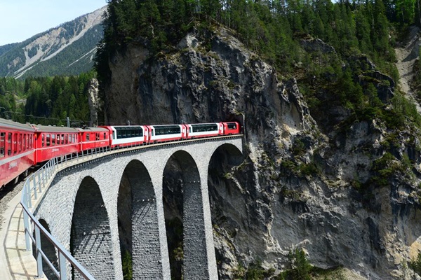 ไปนั่ง Glacier Express รถด่วนขบวนที่ช้าที่สุดในโลกกัน ไปนั่ง Glacier Express รถด่วนขบวนที่ช้าที่สุดในโลกกัน