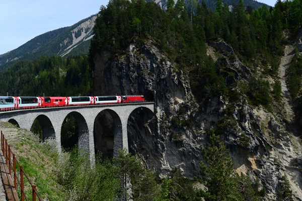 ไปนั่ง Glacier Express รถด่วนขบวนที่ช้าที่สุดในโลกกัน ไปนั่ง Glacier Express รถด่วนขบวนที่ช้าที่สุดในโลกกัน