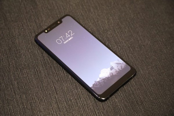 มือถือ Android ที่มีติ่งขอบจอเหมือน iPhone X