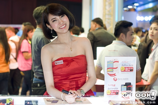 พริตตี้สาวสวยที่งาน Thailand Mobile Expo 2016