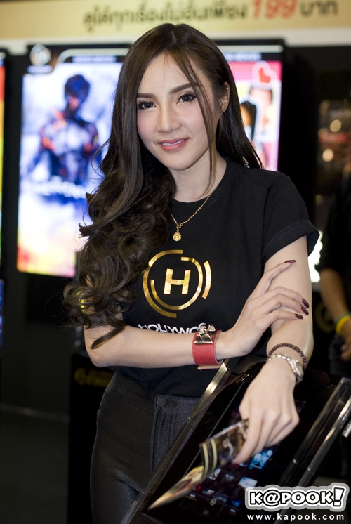 พริตตี้สาวสวยที่งาน Thailand Mobile Expo 2016