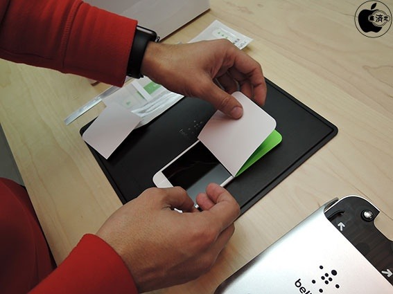 Apple Store ญี่ปุ่นโชว์ติดฟิล์ม iPhone ด้วยเครื่องมือจาก Belkin