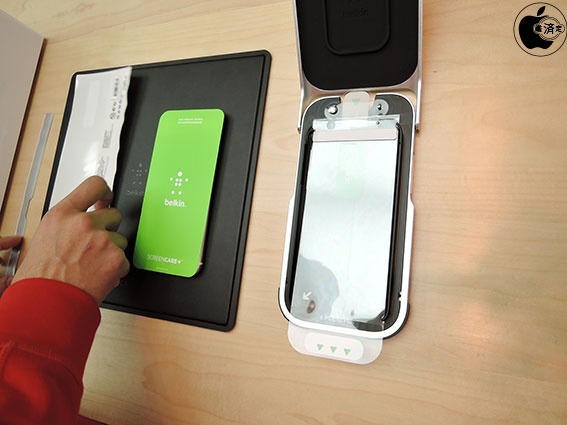 Apple Store ญี่ปุ่นโชว์ติดฟิล์ม iPhone ด้วยเครื่องมือจาก Belkin