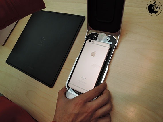 Apple Store ญี่ปุ่นโชว์ติดฟิล์ม iPhone ด้วยเครื่องมือจาก Belkin