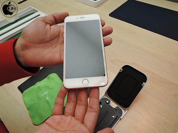 Apple Store ญี่ปุ่นโชว์ติดฟิล์ม iPhone ด้วยเครื่องมือจาก Belkin