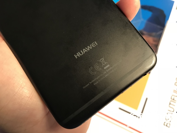 Huawei nova 2i