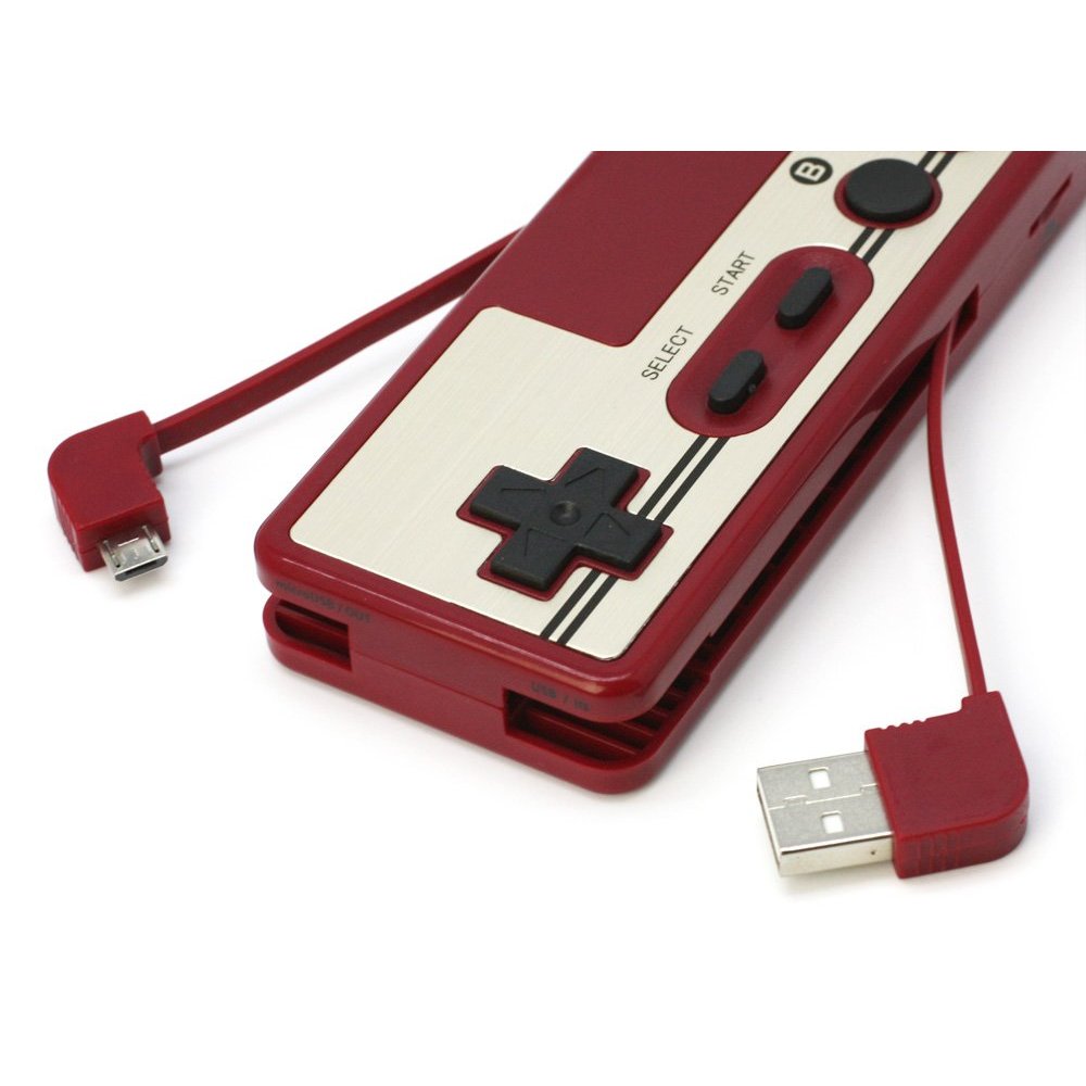 แบตเตอรี่สำรองดีไซน์จอย Famicom เป็นการ์ดรีดเดอร์ได้ในตัว