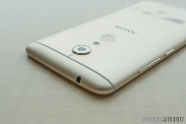 เปิดตัว ZTE Axon 7 