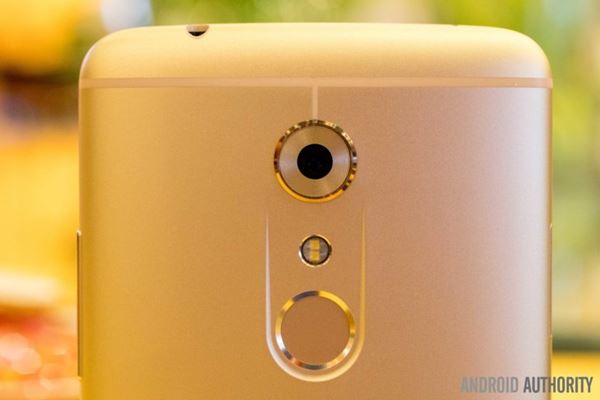 เปิดตัว ZTE Axon 7 