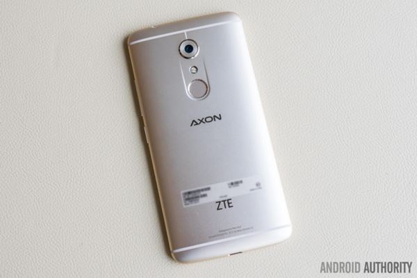 เปิดตัว ZTE Axon 7 