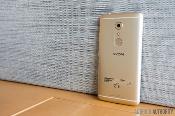 เปิดตัว ZTE Axon 7 
