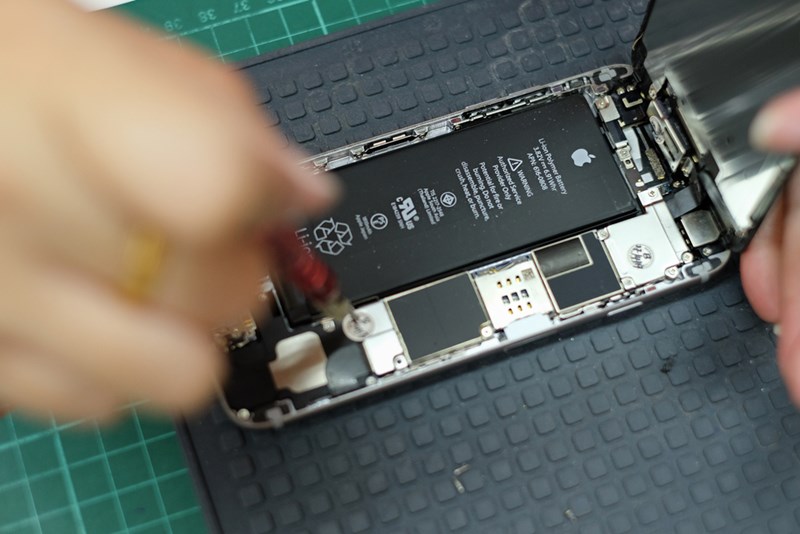ราคาเปลี่ยนแบตเตอรี่ iPhone