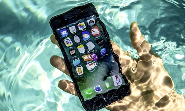 iPhone ตกน้ำ