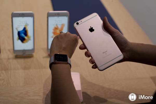 ชมภาพความมุ้งมิ้งของ iPhone 6s สีทองชมพู