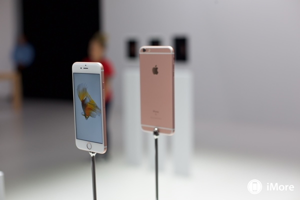 ชมภาพความมุ้งมิ้งของ iPhone 6s สีทองชมพู