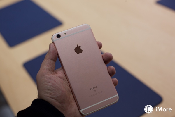 ชมภาพความมุ้งมิ้งของ iPhone 6s สีทองชมพู