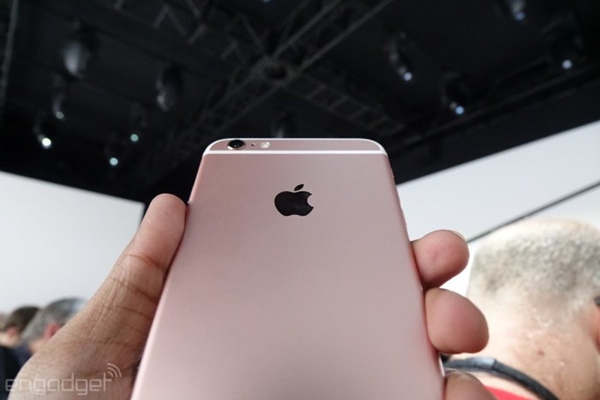 ชมภาพความมุ้งมิ้งของ iPhone 6s สีทองชมพู