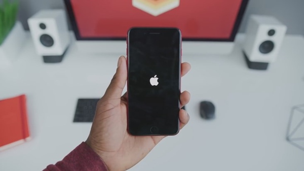พรีวิว iPhone 8 Plus สีแดง
