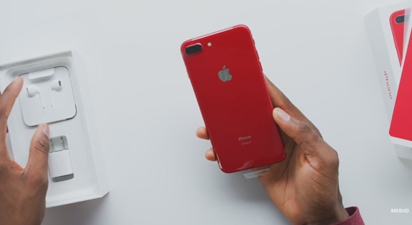 พรีวิว iPhone 8 Plus สีแดง