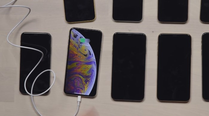 iPhone XS, XS Max พบปัญหาชาร์จไฟไม่เข้า