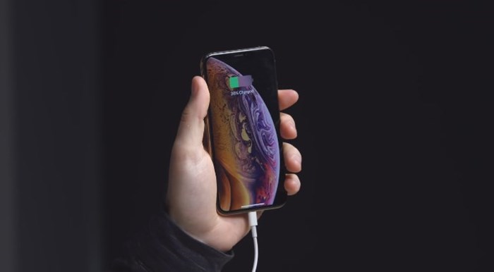 iPhone XS, XS Max พบปัญหาชาร์จไฟไม่เข้า