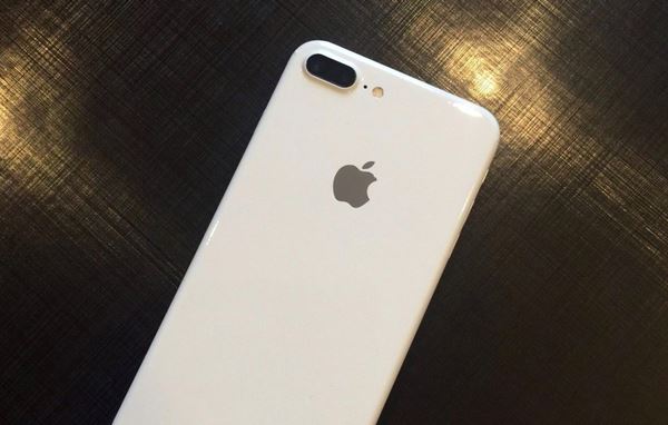 iPhone 7/7 Plus สีขาวเงา Jet White