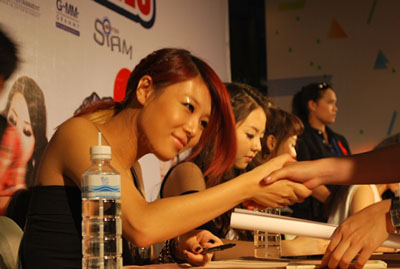 วันเดอร์เกิร์ลส Different Happiness with Wonder Girls