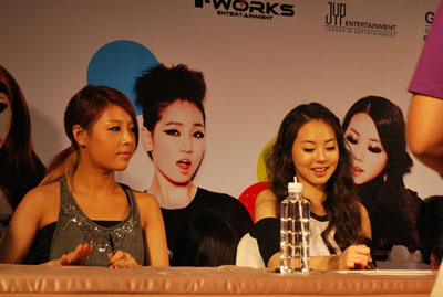 วันเดอร์เกิร์ลส Different Happiness with Wonder Girls
