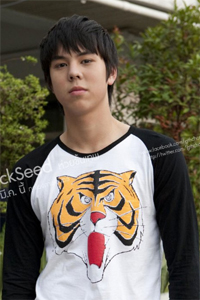 พีช พชร จิราธิวัฒน์