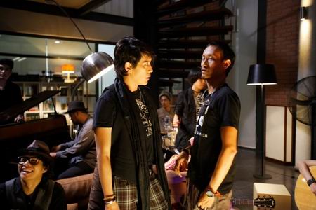 เบิร์ด ธงไชย MV เพลง อยู่คนเดียว