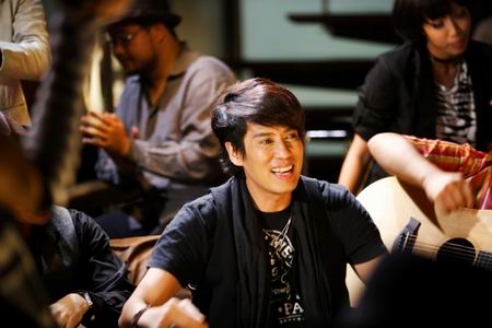 เบิร์ด ธงไชย MV เพลง อยู่คนเดียว