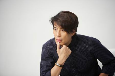 เบิร์ด ธงไชย MV เพลง อยู่คนเดียว