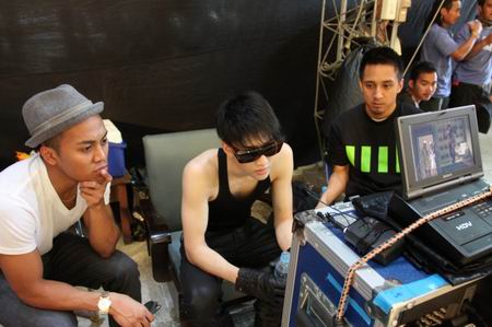 ไมค์ พิรัชต์ MV เพลง AYO