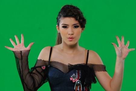 พ้อย MV เพลง เหงาแต่ไม่ง่าย