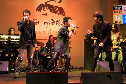 คอนเสิร์ต เรวัต พุทธินันทน์ น้องร้องเพลงพี่ 15 ปีที่คิดถึง
