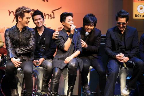 คอนเสิร์ต เรวัต พุทธินันทน์ น้องร้องเพลงพี่ 15 ปีที่คิดถึง