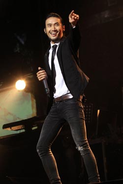 Green concert # 14 DA & The Idols unbreak my heart