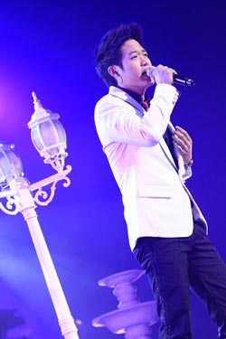 Green concert # 14 DA & The Idols unbreak my heart