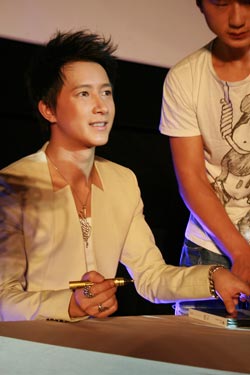 Han Geng DVD Fan Sign in Bangkok