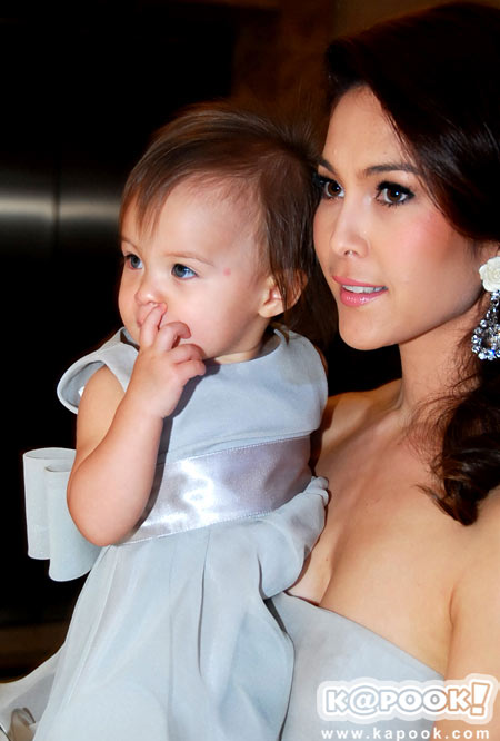 งานแต่งงาน วุ้นเส้น ชาคริต