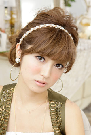 ทรงผม - รวบและใส่ที่คาดผม