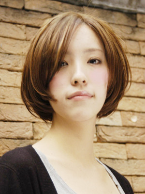 ทรงผมแสกกลาง 