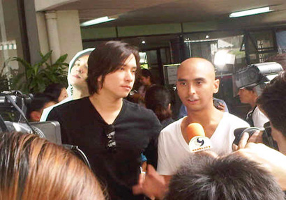 จอนนี่ - หลุยส์