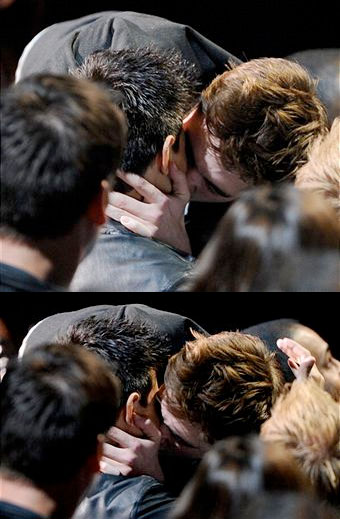 สีสัน MTV ! โรเบิร์ต จุ๊บ เทเลอร์ ฉลองรางวัล Best Kiss 