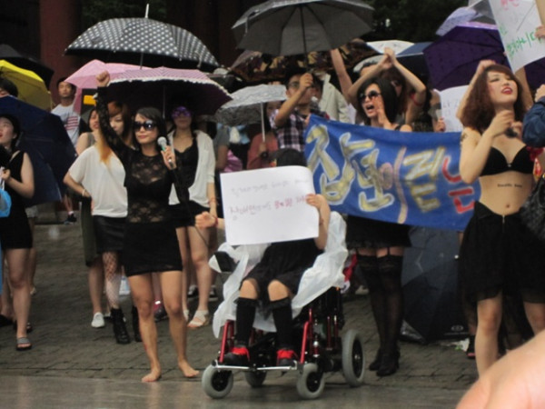 สาวเกาหลีแก้ผ้า slutwalk
