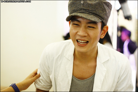 โทนี่ รากแก่น