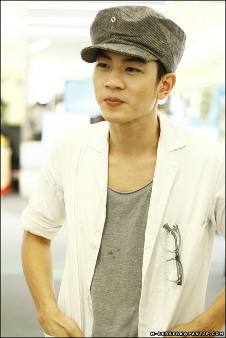 โทนี่ รากแก่น