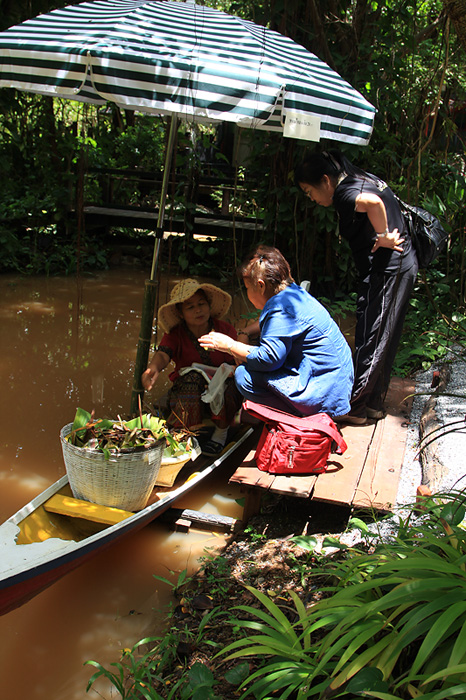 ตลาดน้ำกลางดง Art Floating Market