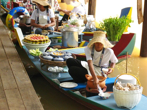 ตลาดน้ำกลางดง Art Floating Market